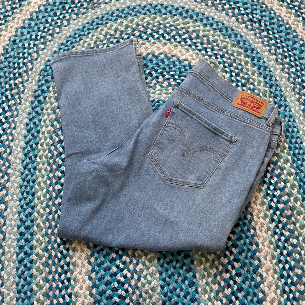 Levi’s Classic Capris - Image 5