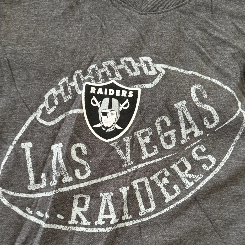 Las Vegas Raiders Women's Gray Short Sleeve Tee Size XL - Image 2