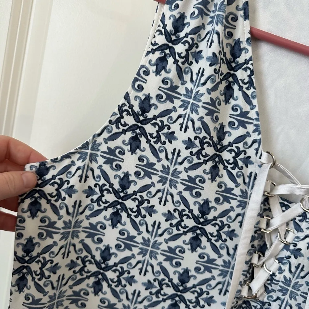 White House Black Market Double Layered Tank Top Size M - Image 4