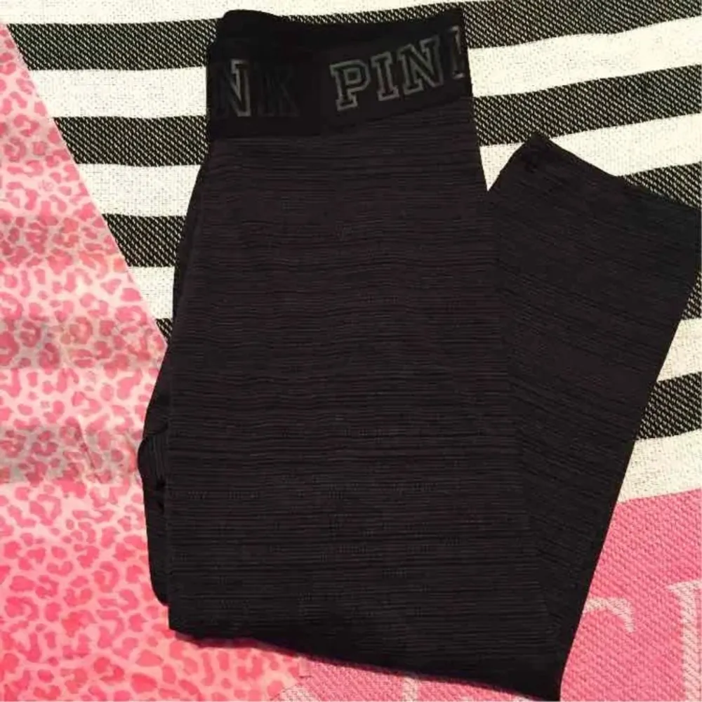 vs pink ultimate cropped yoga leggings - Image 3