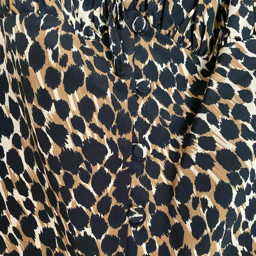 NWT TopShop Leopard Print Ruched Sleeve Prairie Blouse Size 4 - Image 5