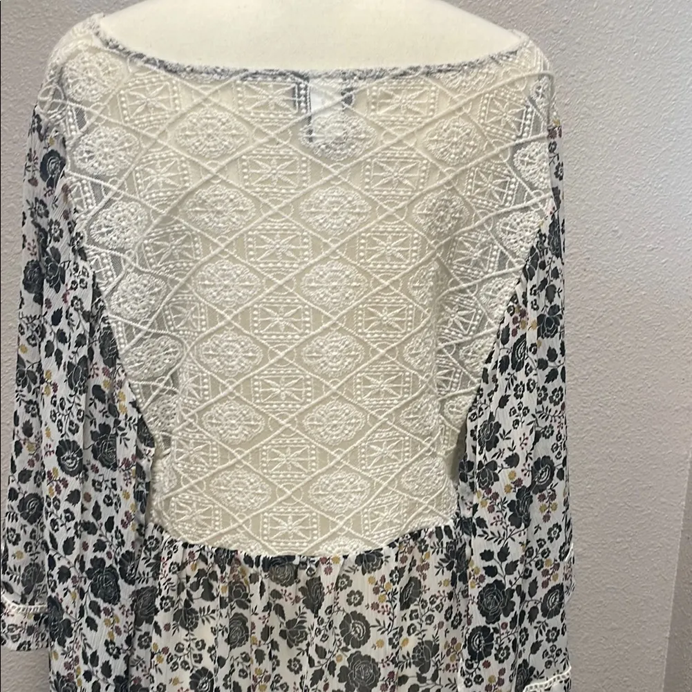 Torrid Asymmetrical 3/4 Sleeve Blouse in Black and White - Image 4