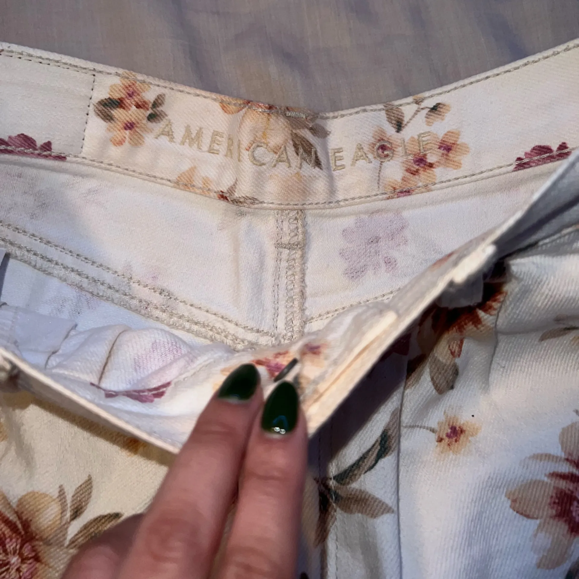 American Eagle  Floral Shorts - Image 3