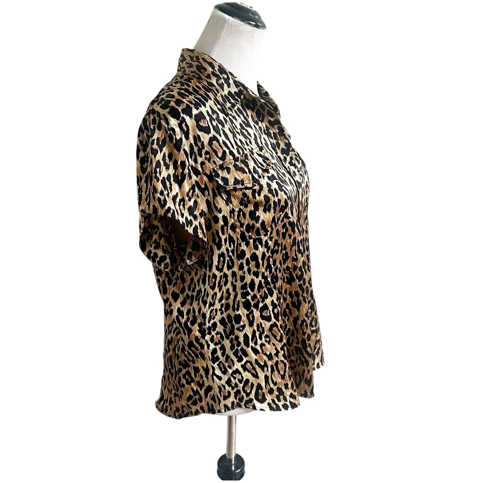 Chico’s Vintage Animal Print Short Sleeve Button Down Blouse Collared Size Med - Image 4