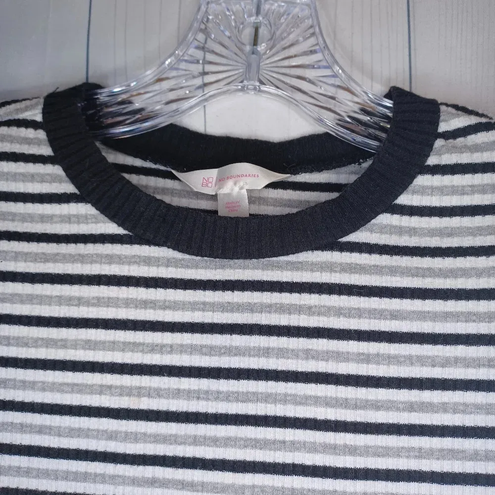 No Boundaries 90’s grunge striped ribbed juniors cropped fitted top - Image 3