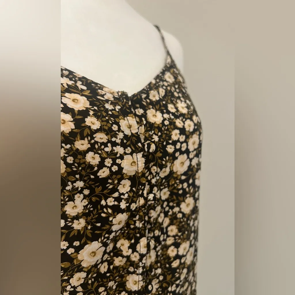 Old Navy Black and White Floral Camisole - Image 3