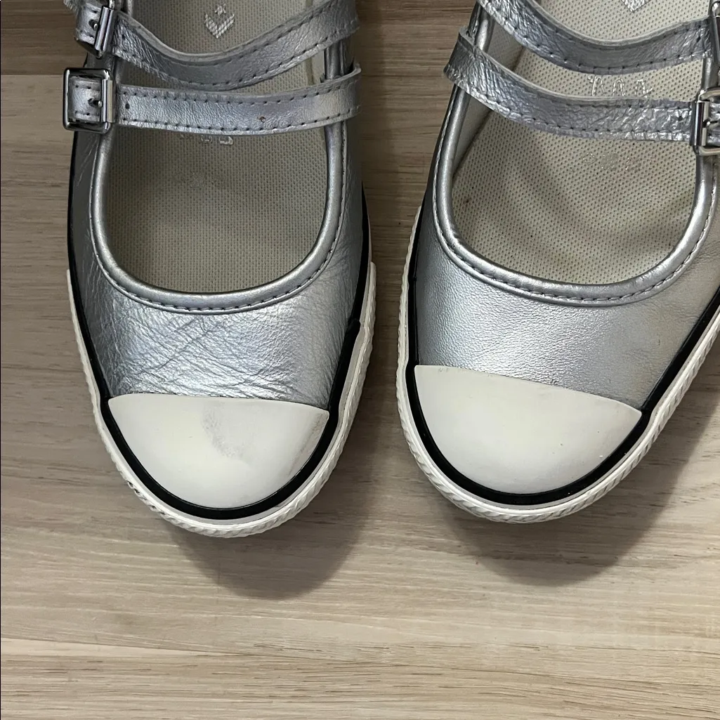 Converse Women's Metallic Silver Double Strap MaryJane Flats Size 7 - Image 2