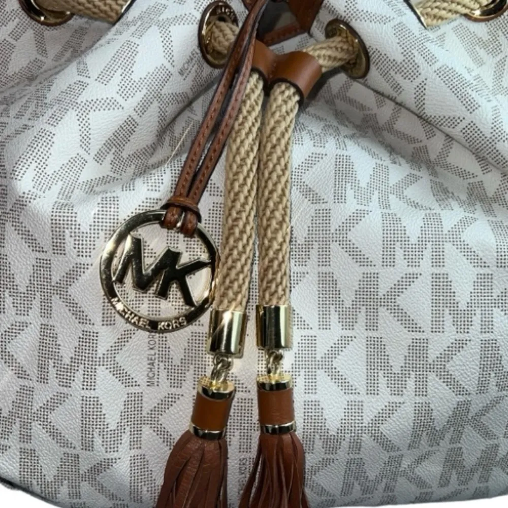 Michael Kors Bucket Bag in the beige monogram print. - Image 9