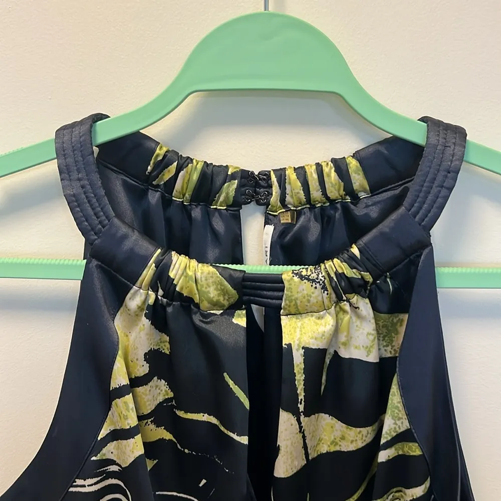 T Tahari LIKE NEW “Lauren Dress” black sleeveless dress Sz 10 midi keyhole - Image 2