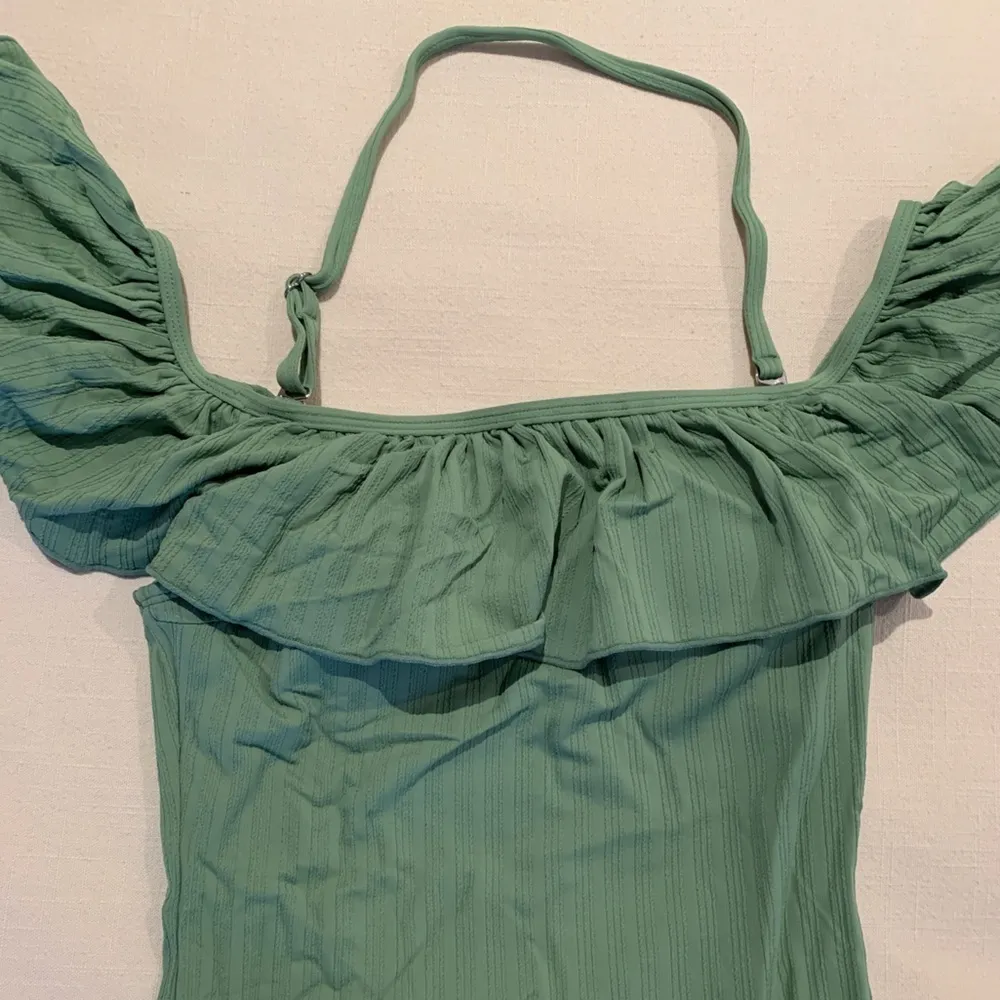NWT CUPSHE Green Ribbed Off the Shoulder Ruffle One Piece Swimsuit Size Small - Image 6