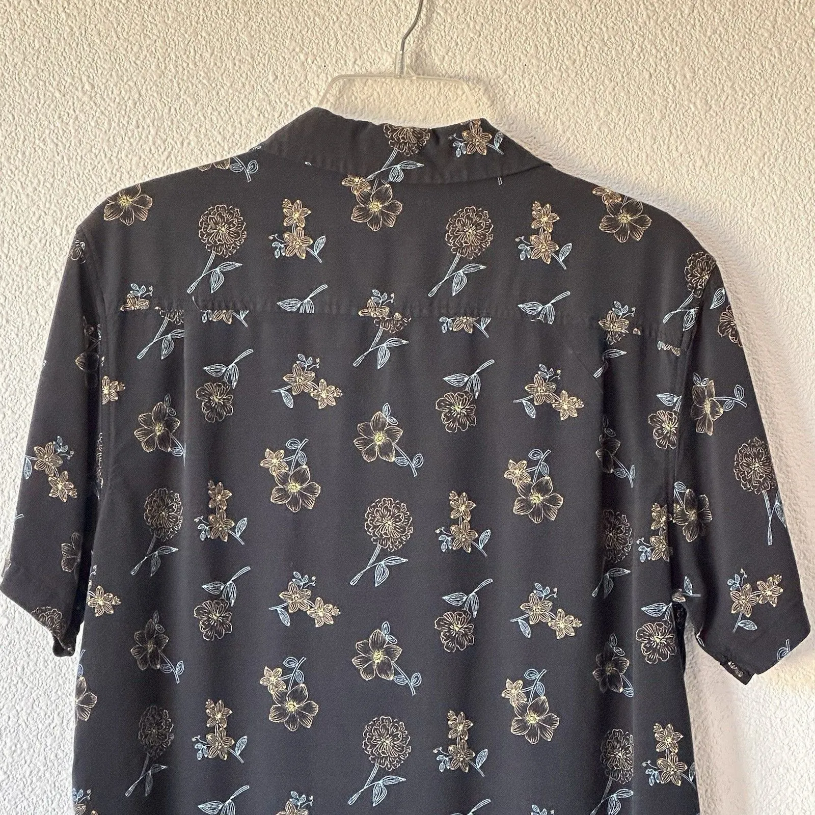 Pac Sun Women’s Button Down Shirt Short Sleeve Collar Black and Floral Size M - Image 6