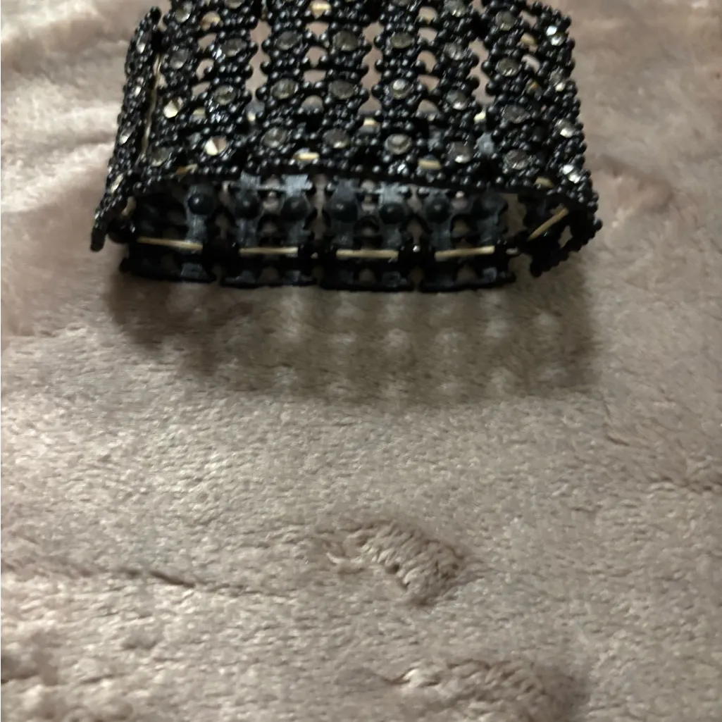 Vintage Elegant Black Metal 4 Row Rhinestone Stretch Bracelet - Image 6