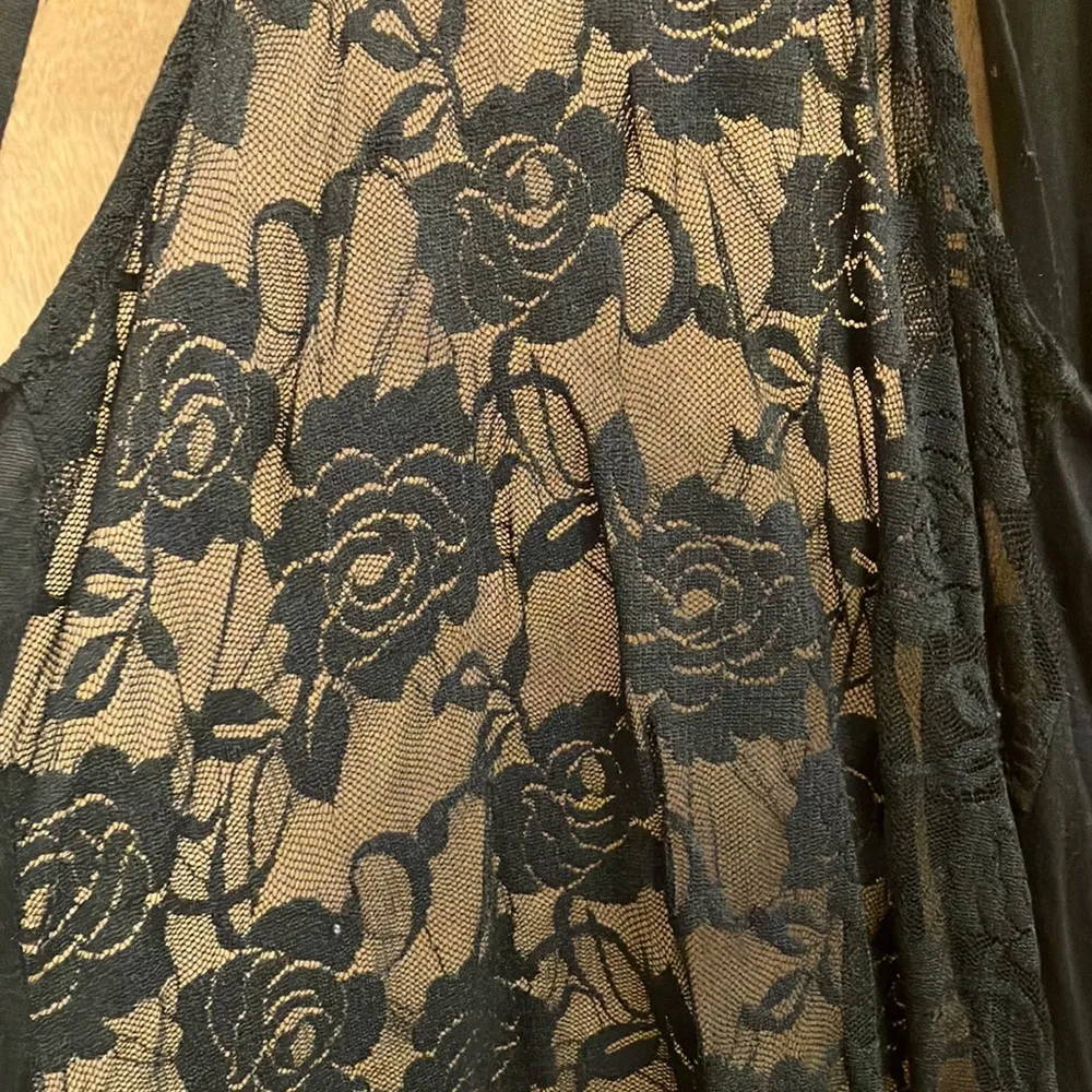 Iris sleeveless black shrug with lace back panel woman’s medium - Image 7