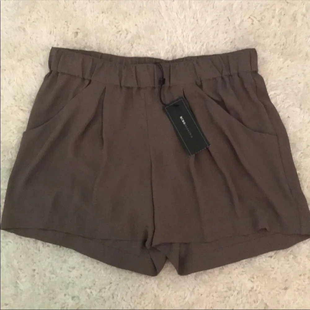 BCBGMaxazria olive shorts - Image 5