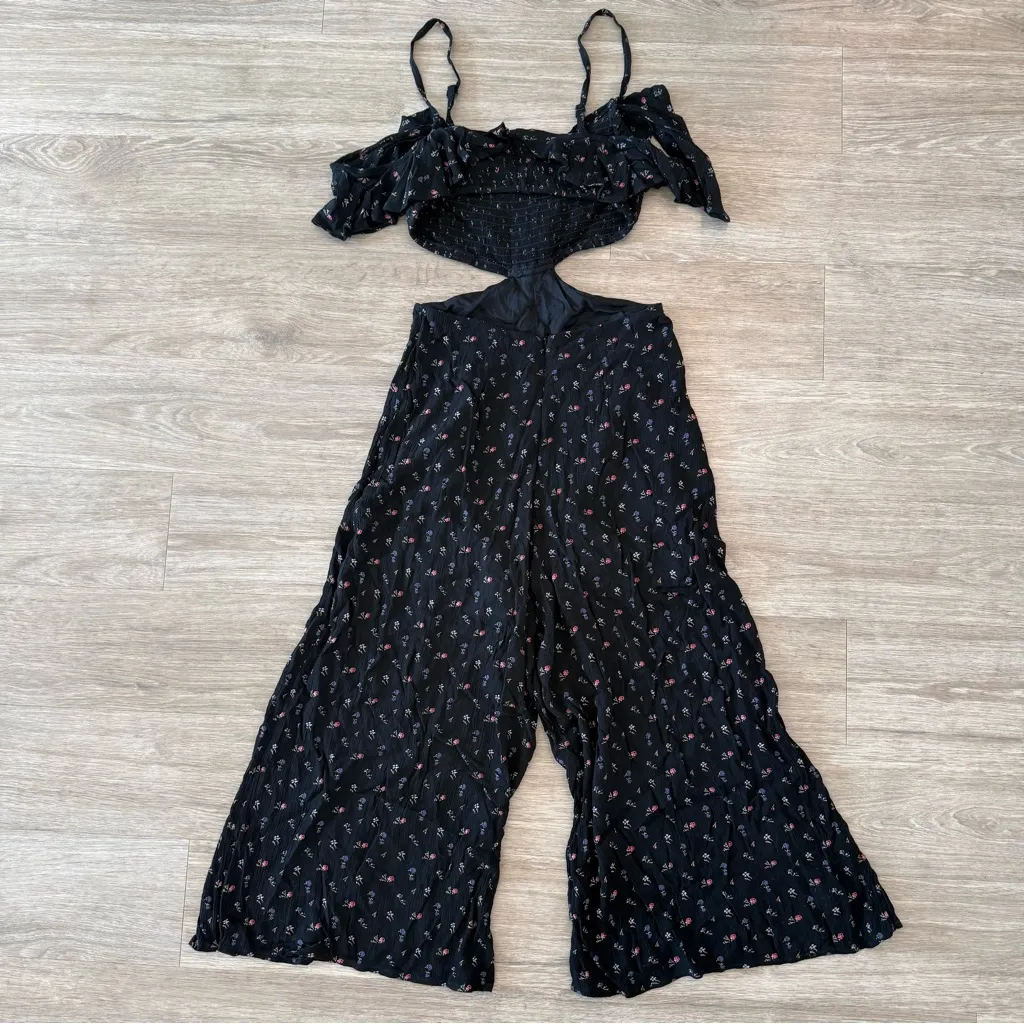 Kimchi Blue Urban Outfitters Gianna Ruffle Black Floral Jumpsuit, Size 2 - Image 4