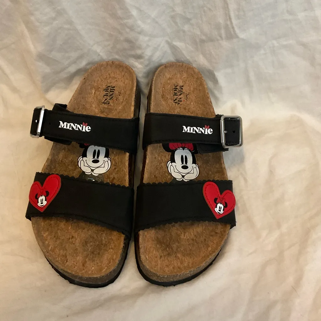 Disney Minnie Mouse two-strap cork footbed sandals black with red heart size 6 - Image 2