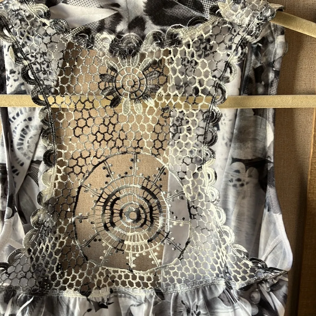 Cover Charge Lace Detail vest small - Image 8