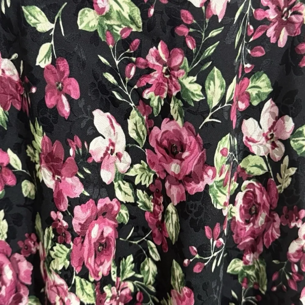 Jones New York Black Silk Skirt With Pink Floral Print Size 4 - Image 4