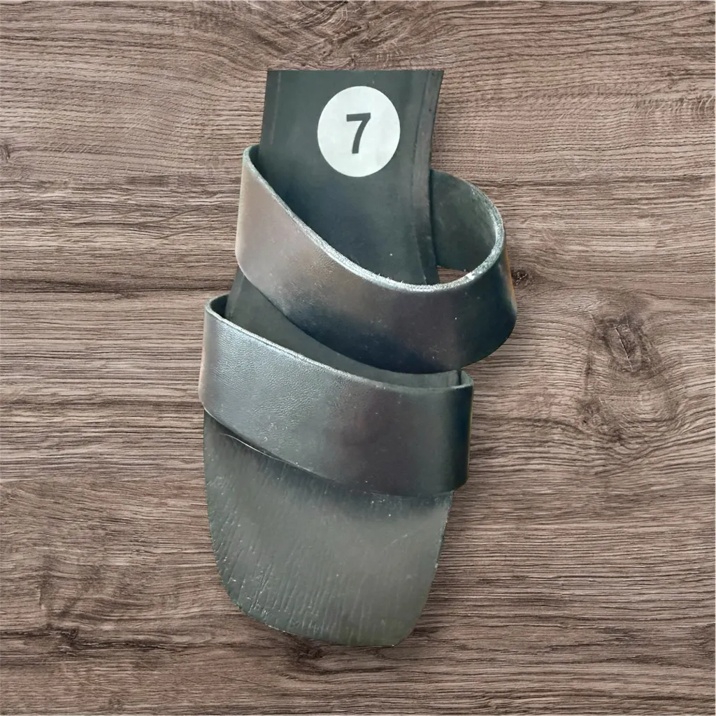 Madden Girl Black Platform Heels - Image 3