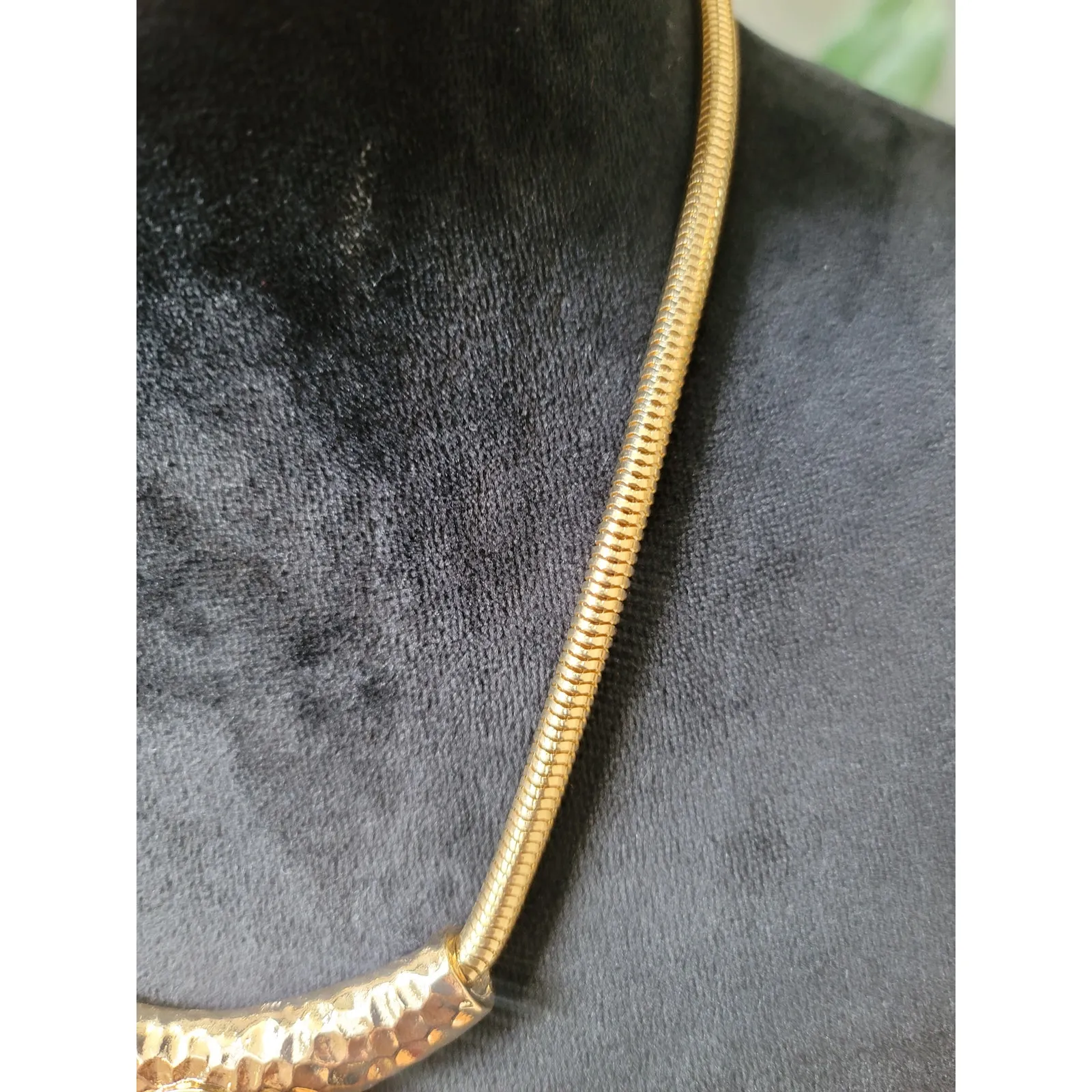 Women's Gold Tone Necklace With White Pink Beige Stones And Lobster Claw Lock - Image 4