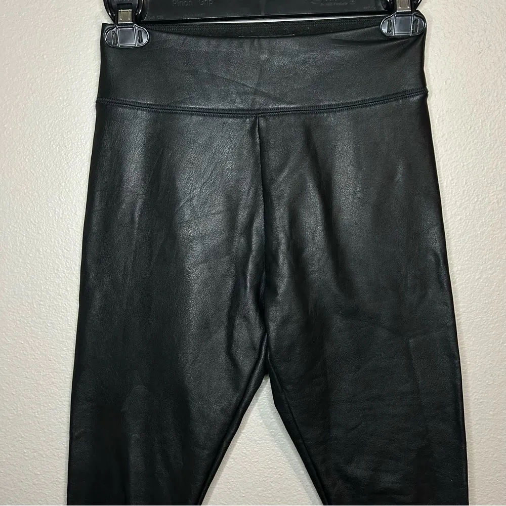 Hollister black faux leather fleece lined legging pants women's size XS - Image 2