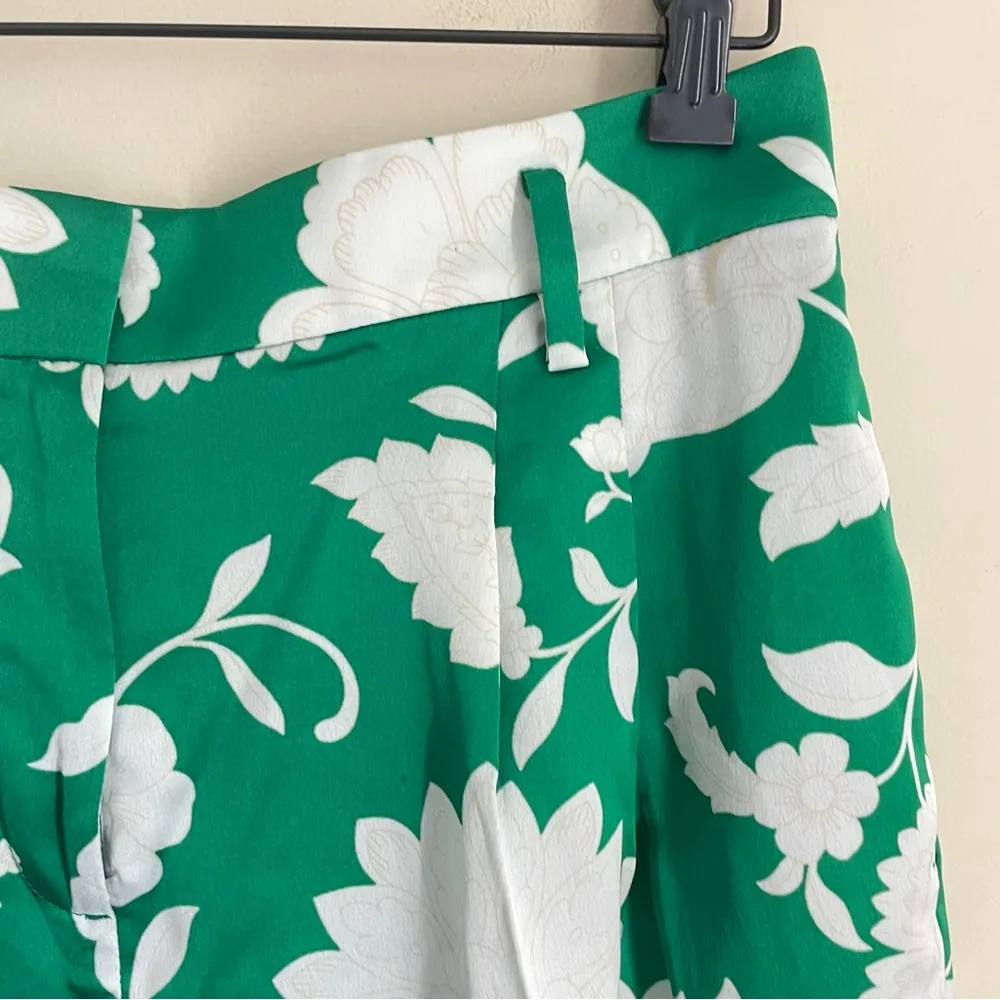 Ann Taylor Floral Satin Shorts Green and White 6P New with Tags (no belt) - Image 3