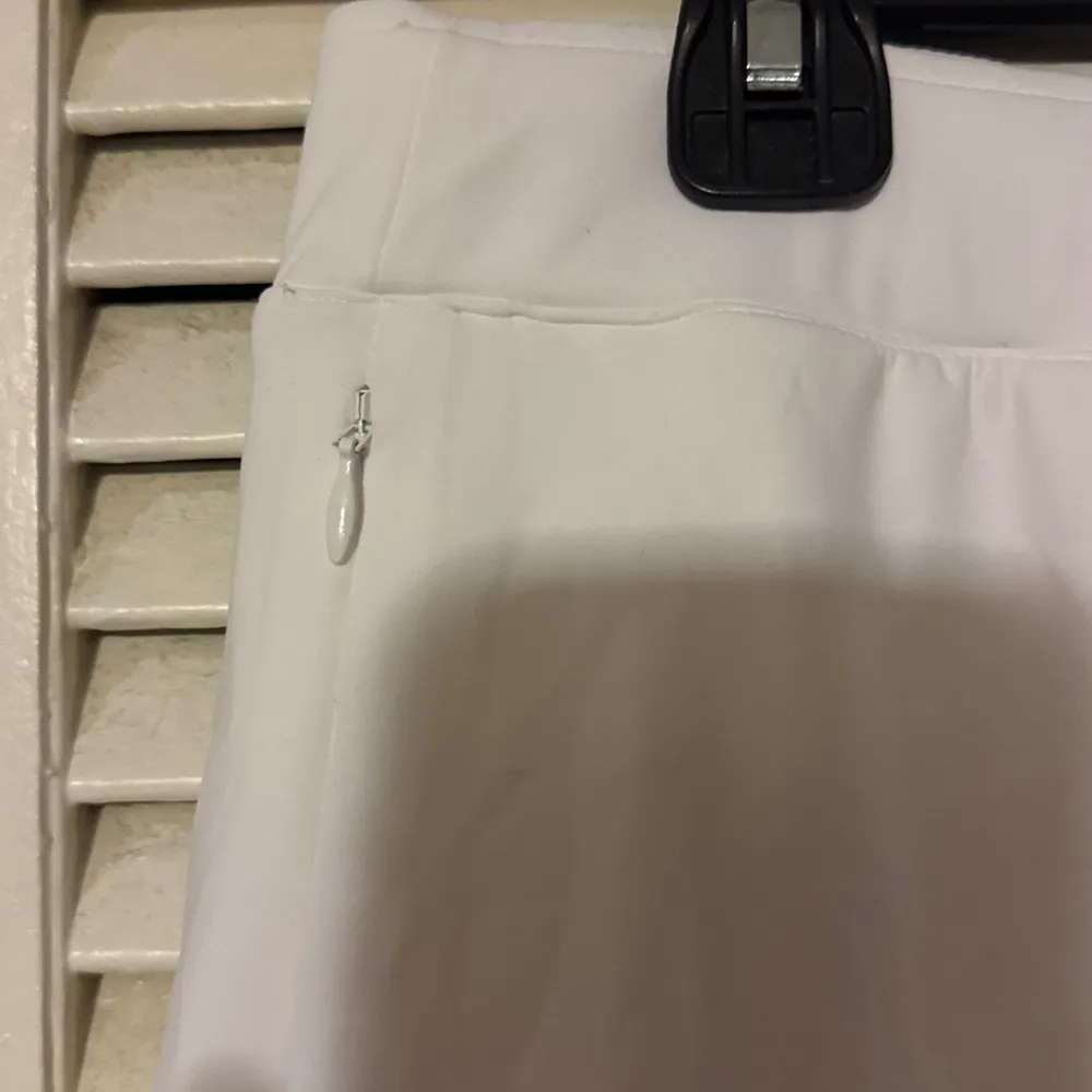 Renwick Scalloped Skirted Legging NWT White Size L - Image 3