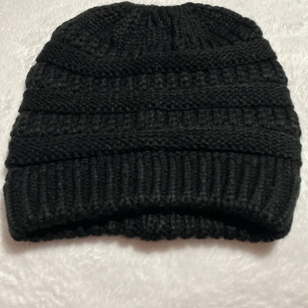 NWT Black Ponytail Beanie - Image 5
