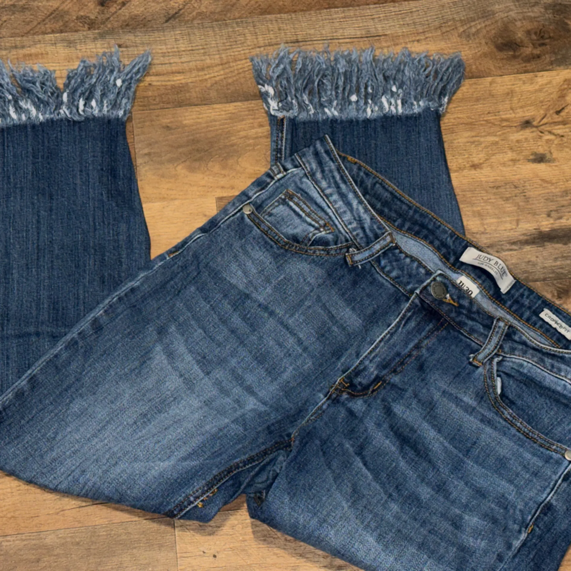 Judy Blue Dark Blue Ankle Cropped Jeans with Frayed Hem size 30/28 inseam - Image 6