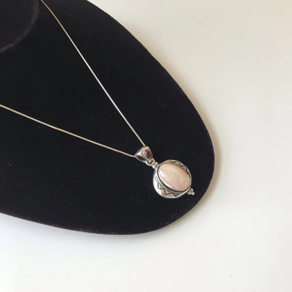 Sterling Silver Mother of Pearl Red Garnet Pendant Necklace 925 - Image 3
