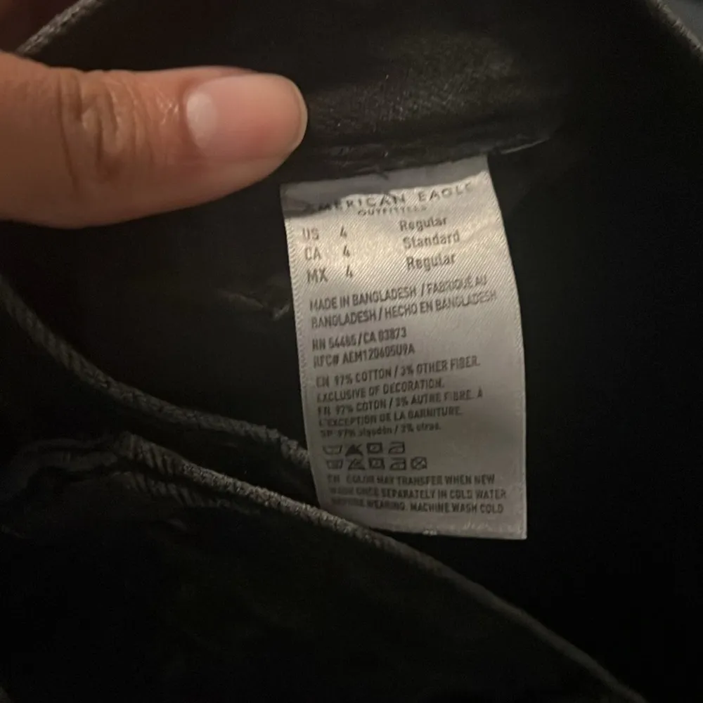 American Eagle size 4 cargo jeans - Image 2