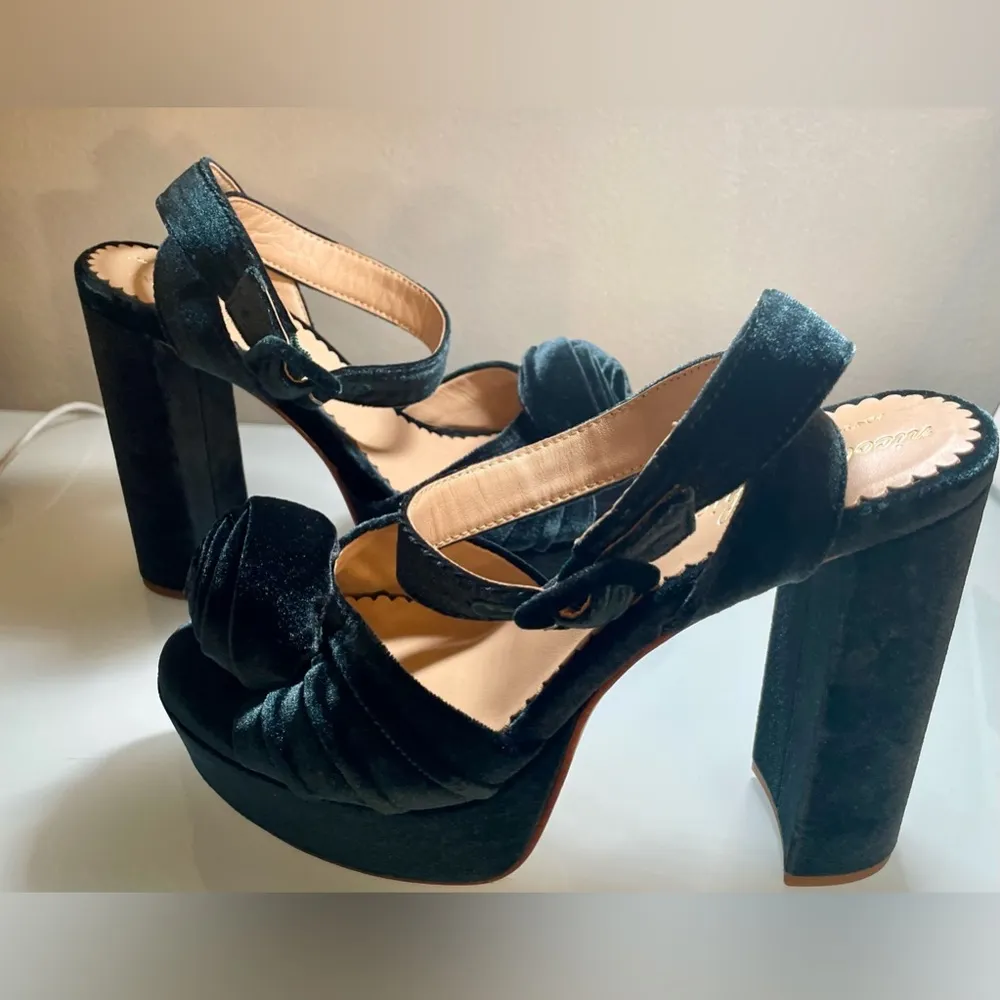 Antonio Melani x Nicola Bathie Emilia Velvet Rose Platform Dress Sandals - NWOB - Image 5