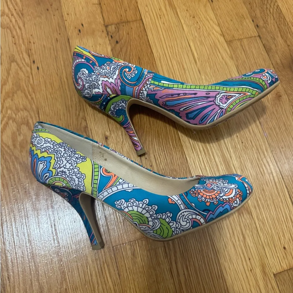 Size 8 CHINESE LAUNDRY LOVE High Heels Closed Toe paisley Artsy Shoes Pumps - Image 7