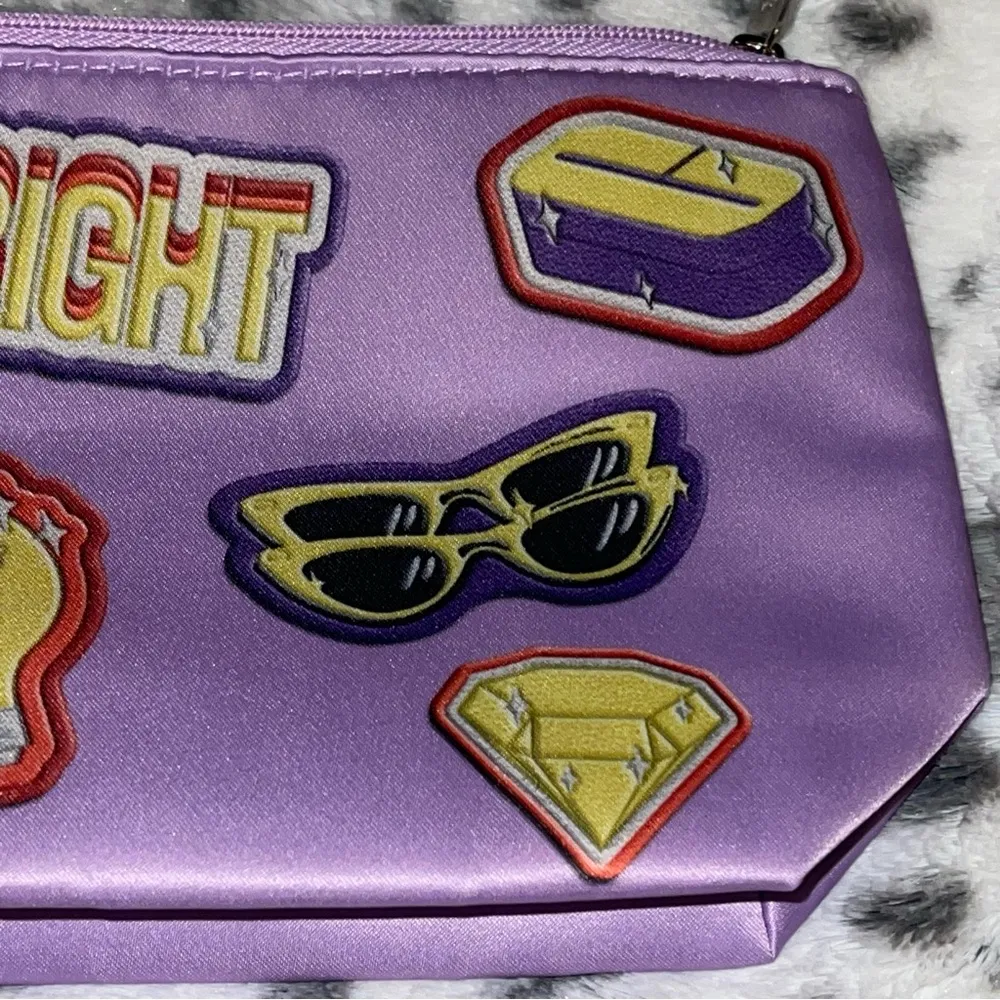 Clinique  makeup Bag - Image 4