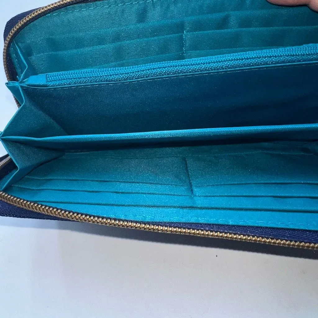 Travelon RFID Long Wallet‎ With Wristlet - Image 8