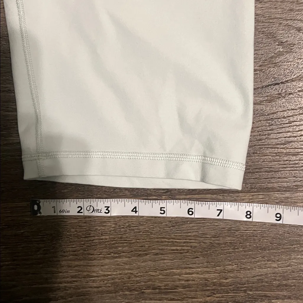 TnAction Aritzia TnaBUTTER High Rise Light Green Biker Shorts Medium - Image 10