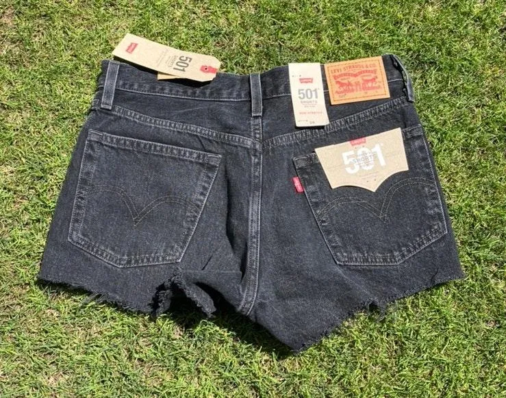 Levi’s 501 Mid-Rise Distressed Shorts - Image 2