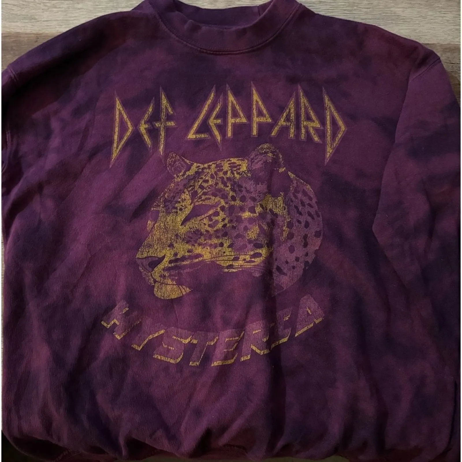DEF LEPPARD Hysteria Purple Sweatshirt with Intentional Fading, Size Small - Image 5
