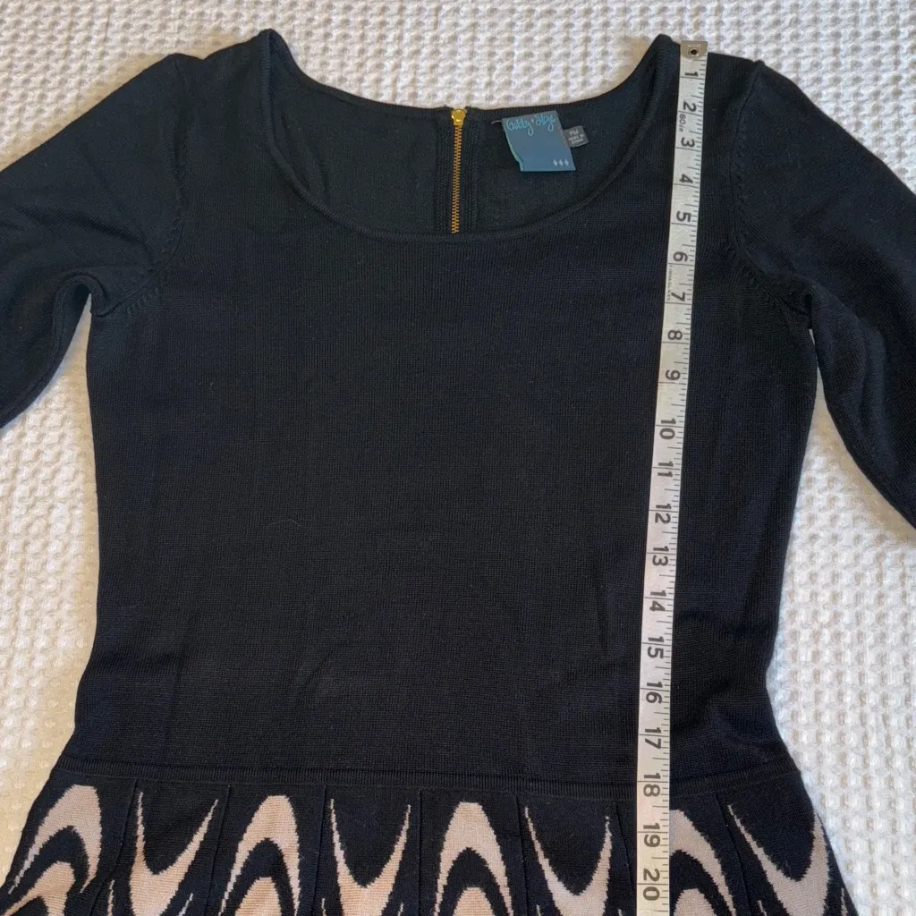 Gabby Skye PM Black Taupe Cream Knee Length A-Line Short Sleeve Sweater Dress - Image 10