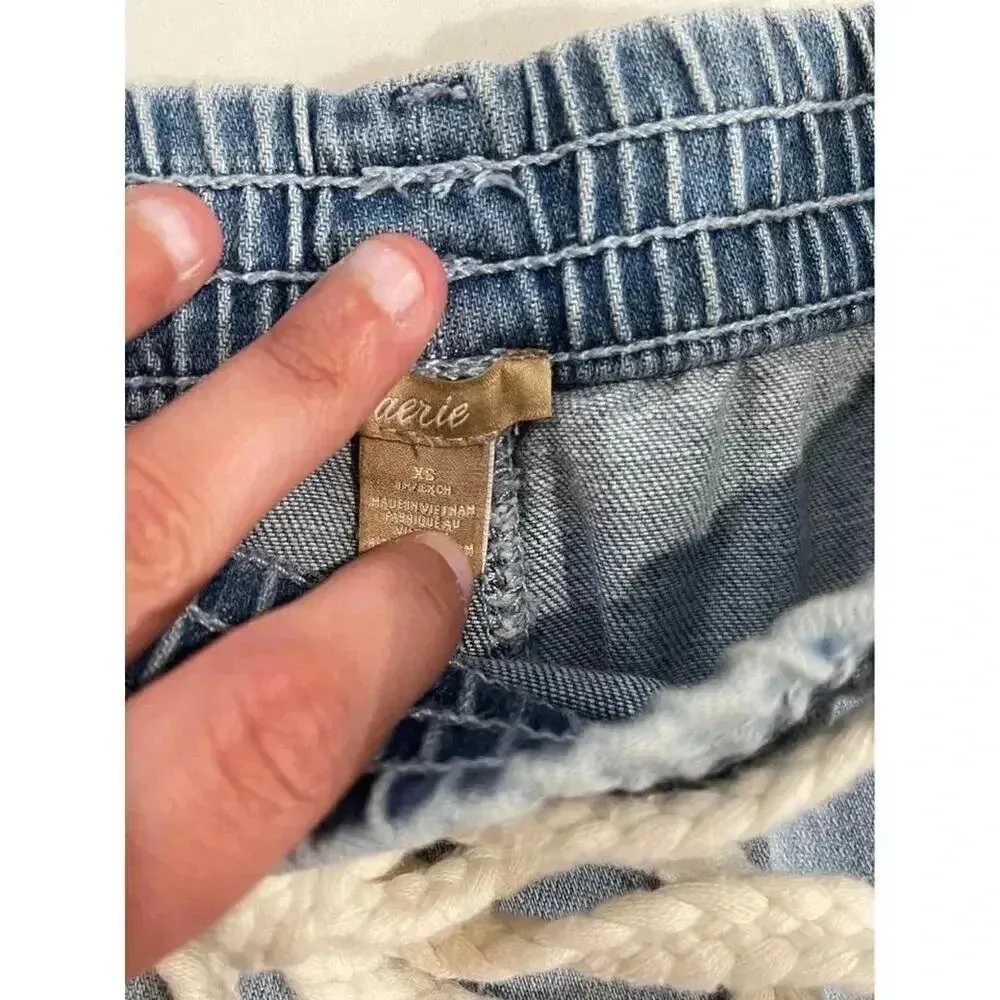 Aerie Shorts Women's Size XS Distressed Raw Hem Pull on Mini Light Wash Denim - Image 2
