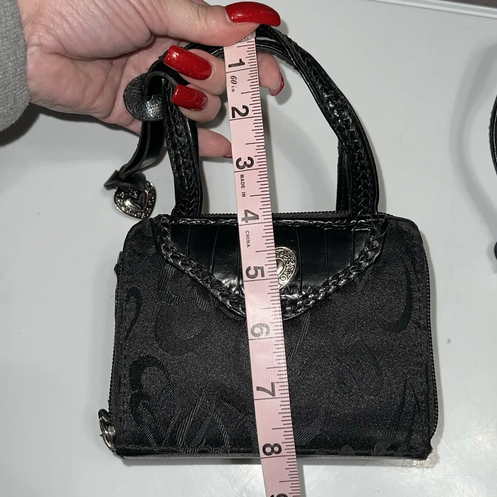 Vtg Black Crocodile Embossed Small Top Handle Bag Heart Accent Crossbody Strap - Image 11