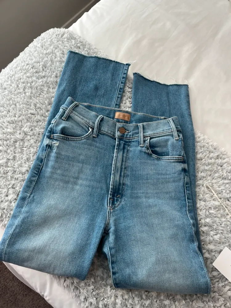 Hustler Distressed Raw Hem Ankle Jean - Image 3