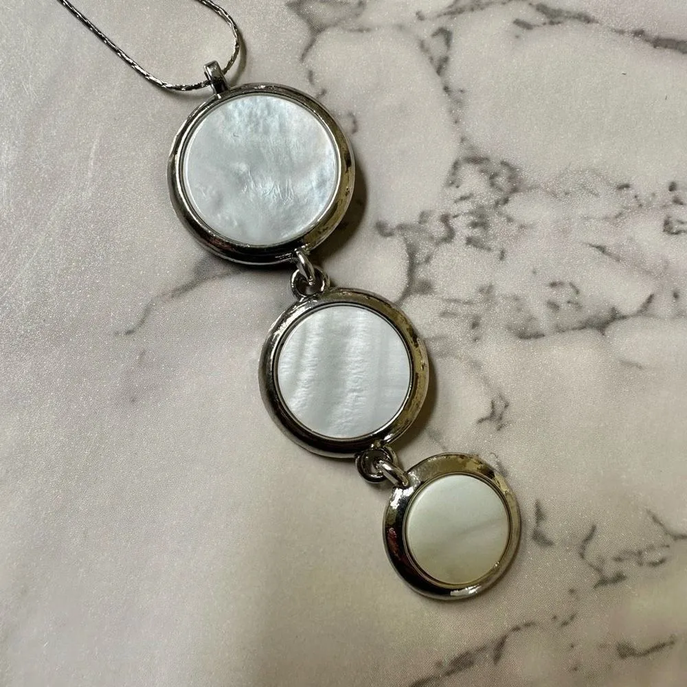 Silver tone white disc pendant necklace - Image 4