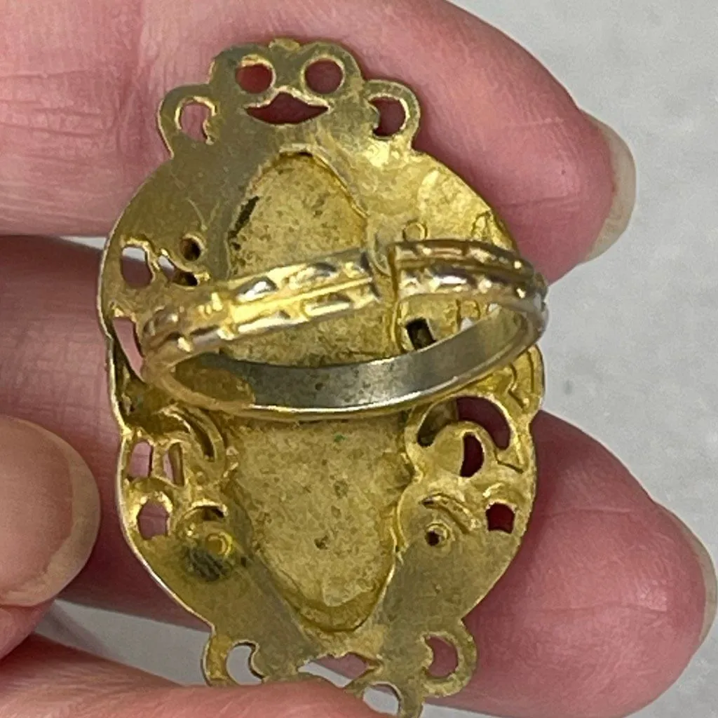 Vintage size 6.5 filigree striped cabochon stone ring. Black - Image 3