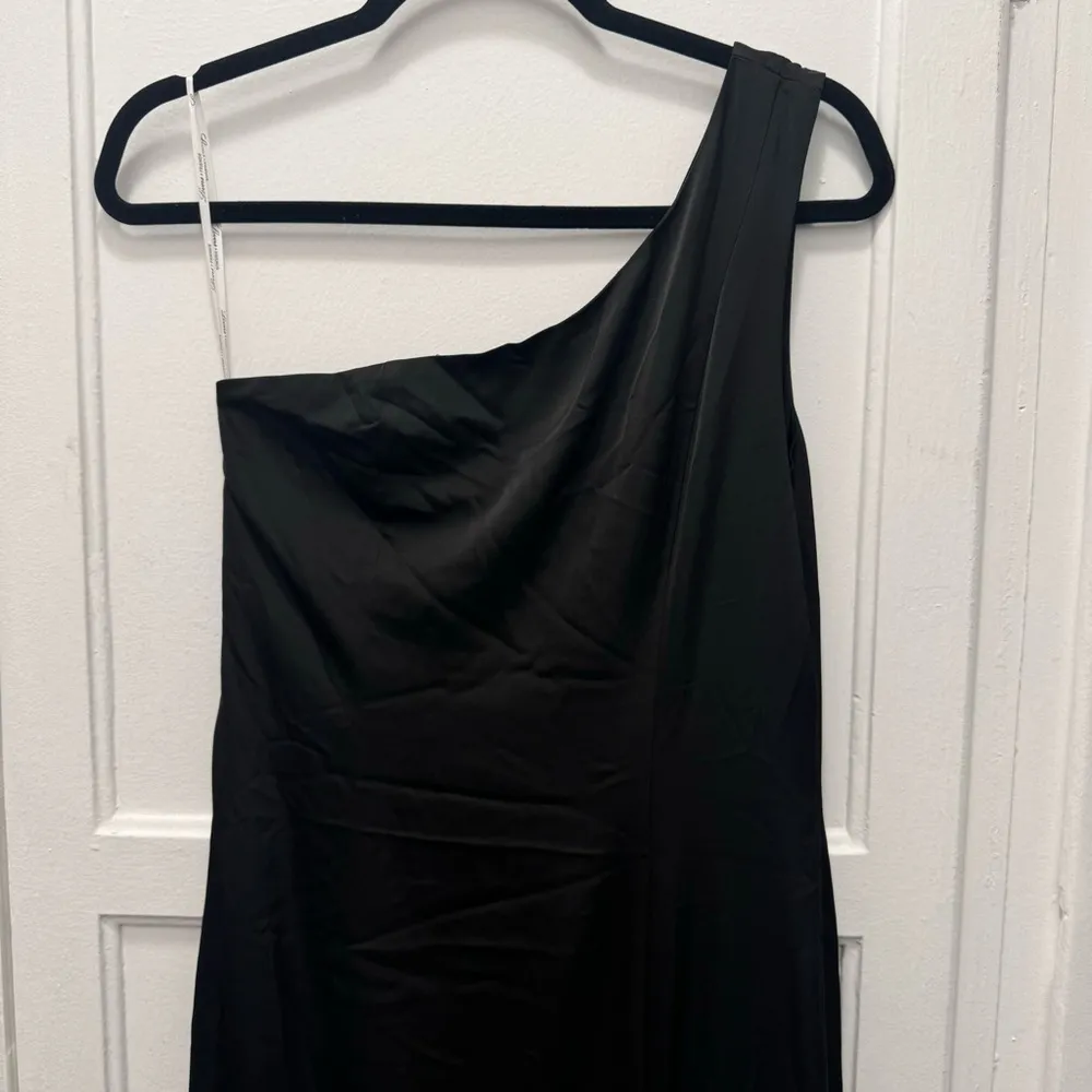 Lovers and Friends Lambella Black One Shoulder Gown - Image 5