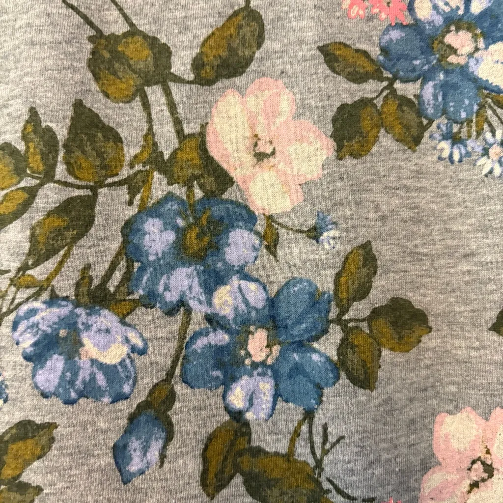 Motherhood Maternity gray short sleeve top with pink and blue flowers medium - Image 6