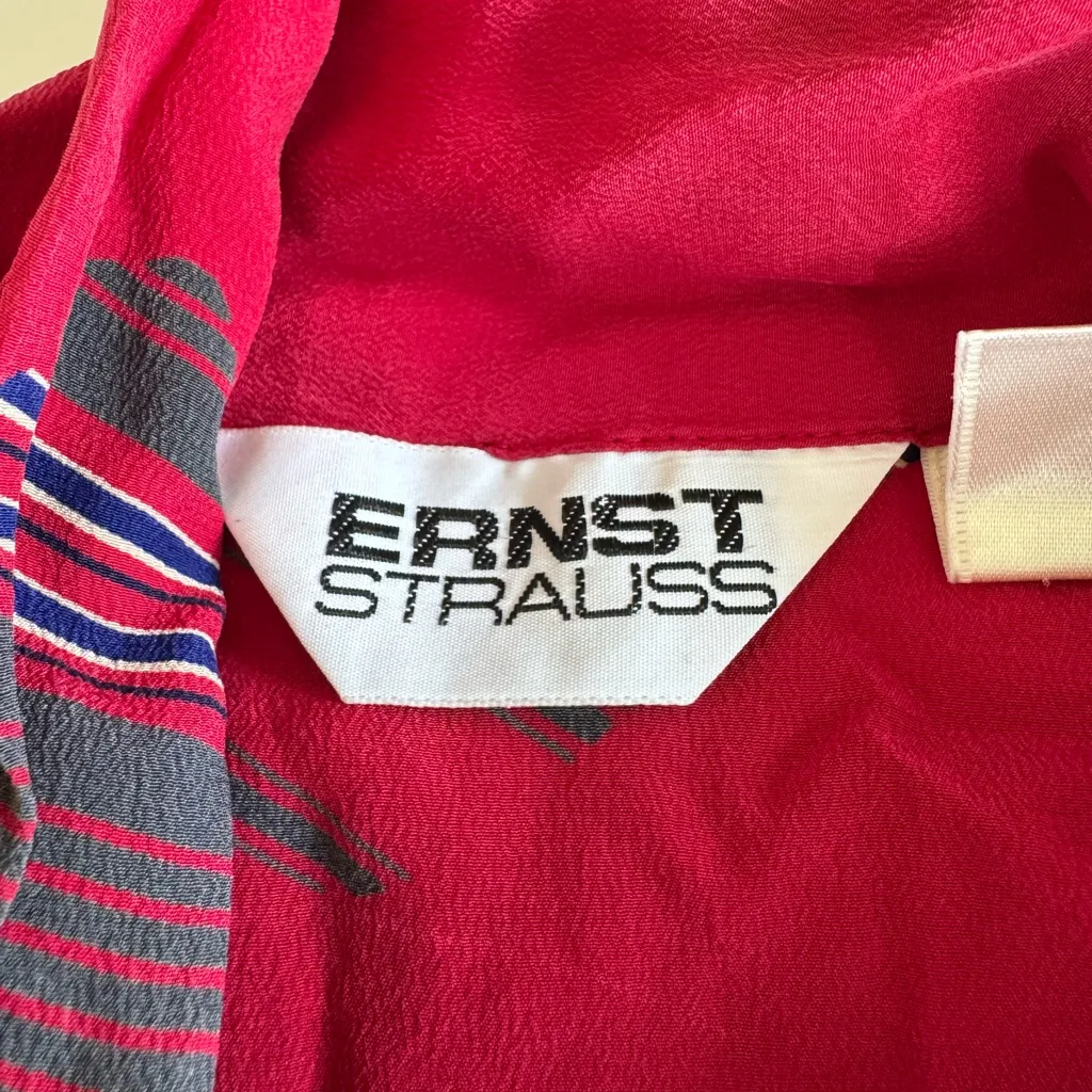 Vintage Ernst Strauss Red Silk Graphic Printed Tie Neck Puff Sleeve Blouse Sz 8 - Image 7