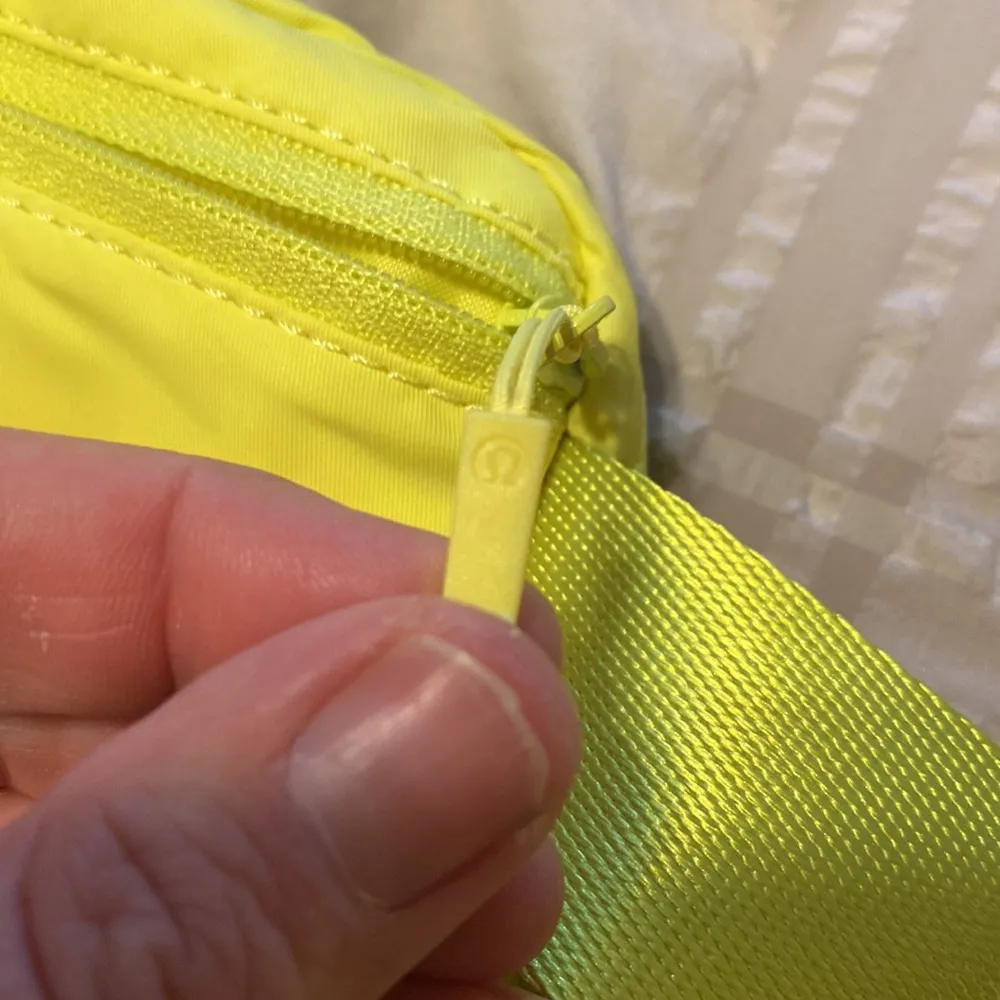 Lululemon Everywhere Belt Bag 1L YELLOW - Image 10