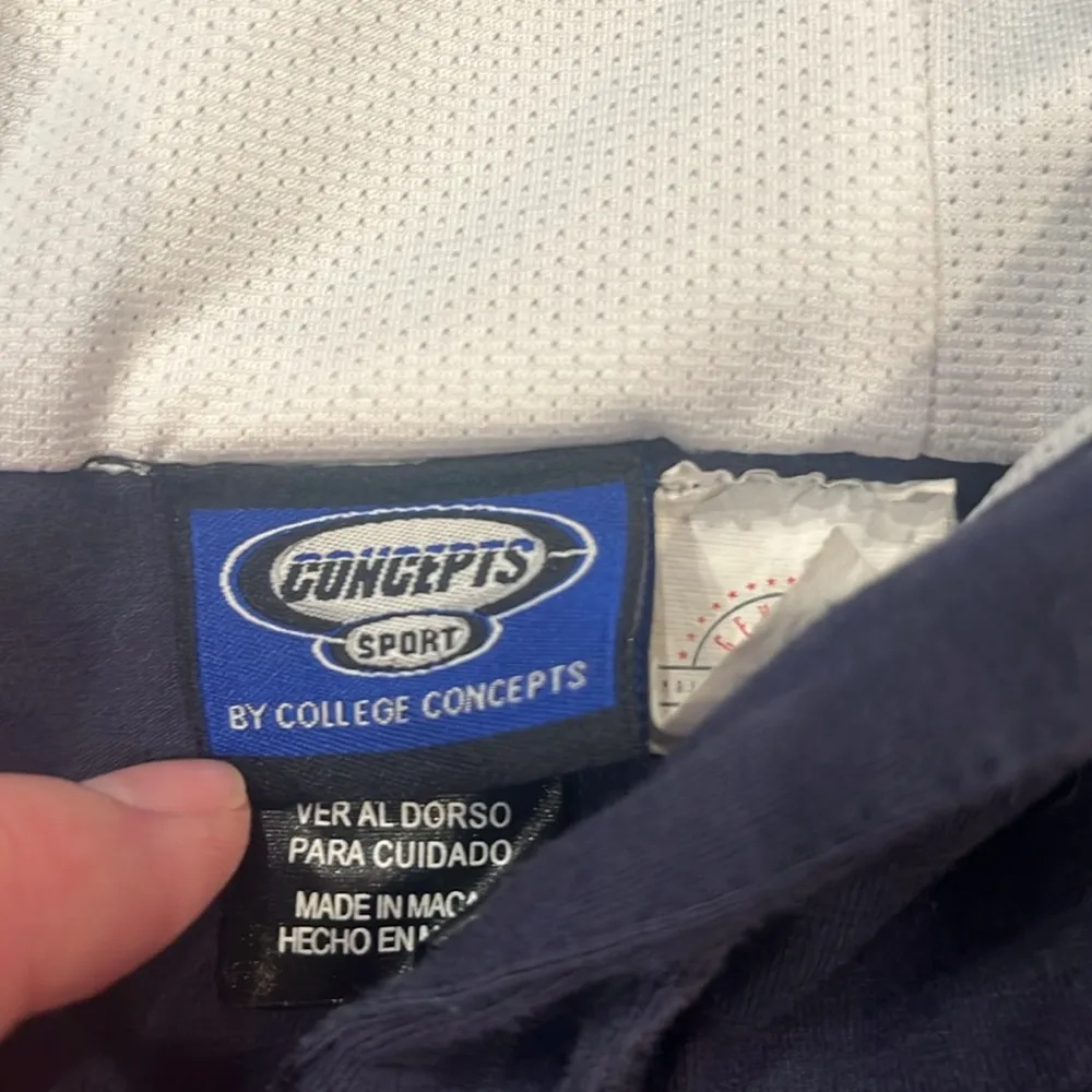 Concepts sport women’s Red Sox zip -up hoodie size xlarge. - Image 3