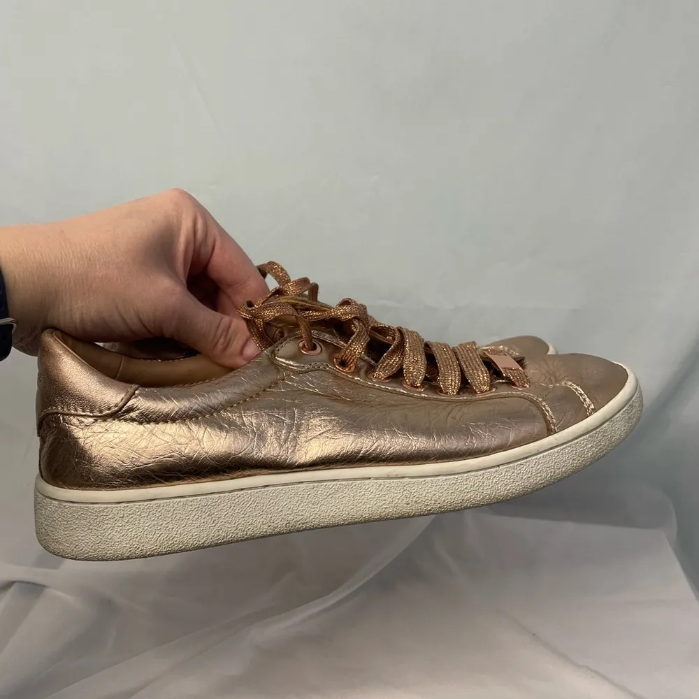 UGG MILO‎ METALLIC ROSE GOLD size 7.5 - Image 6